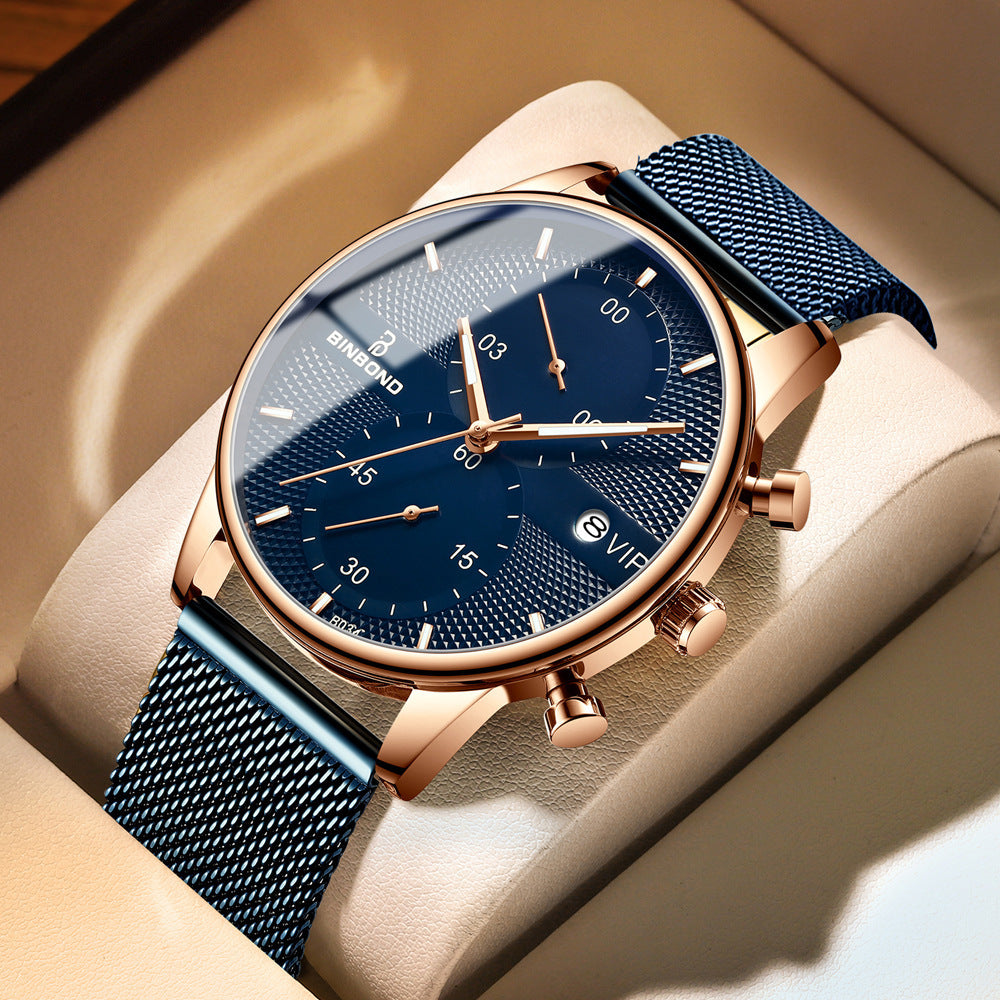 Reloj clásico de diseño premium con correa de malla azul, esfera dorada y cronógrafo funcional, ideal para ocasiones especiales.