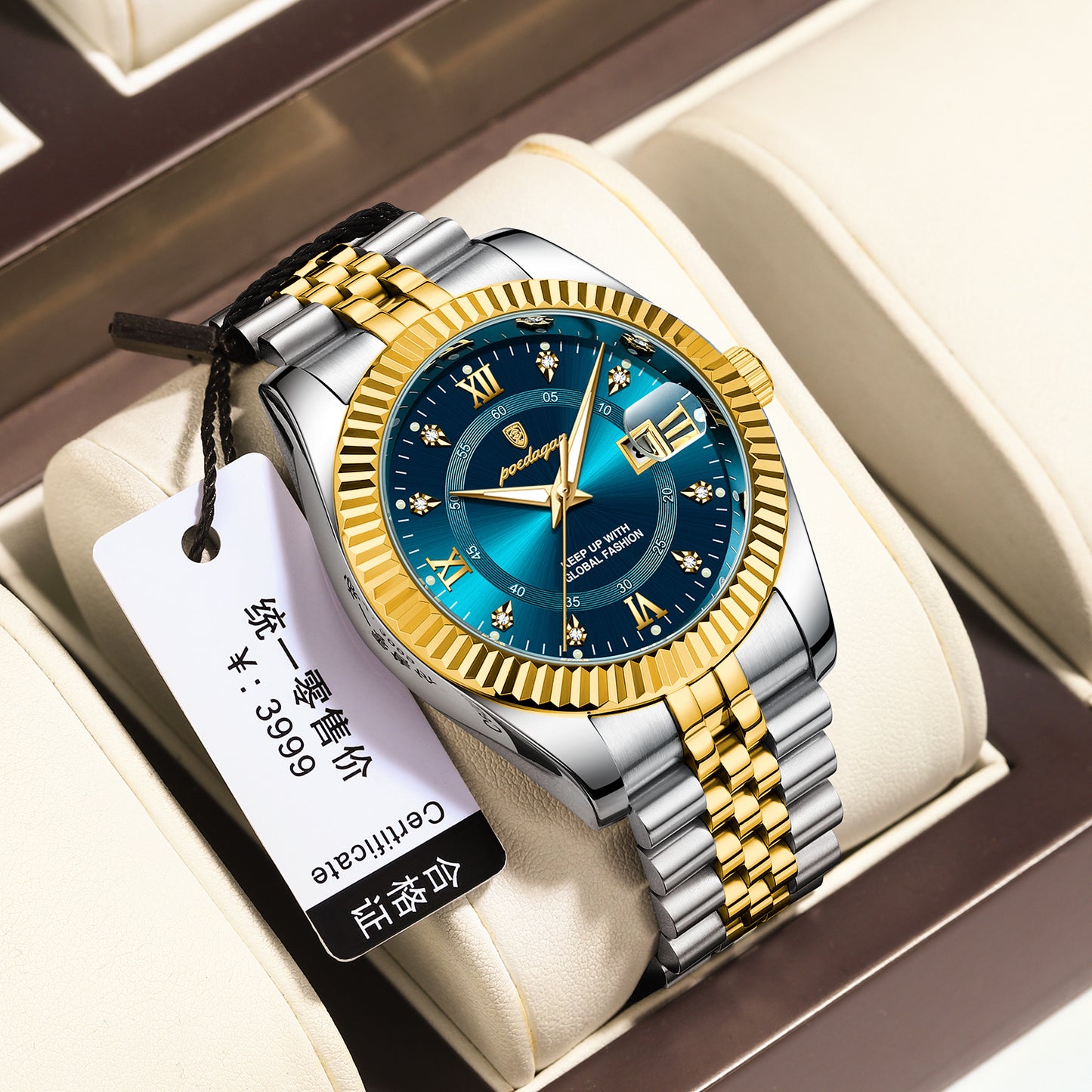 Reloj masculino con carátula azul y bisel dorado, detalles brillantes y correa de acero inoxidable en tonos dorado y plateado. Incluye etiqueta de certificación.