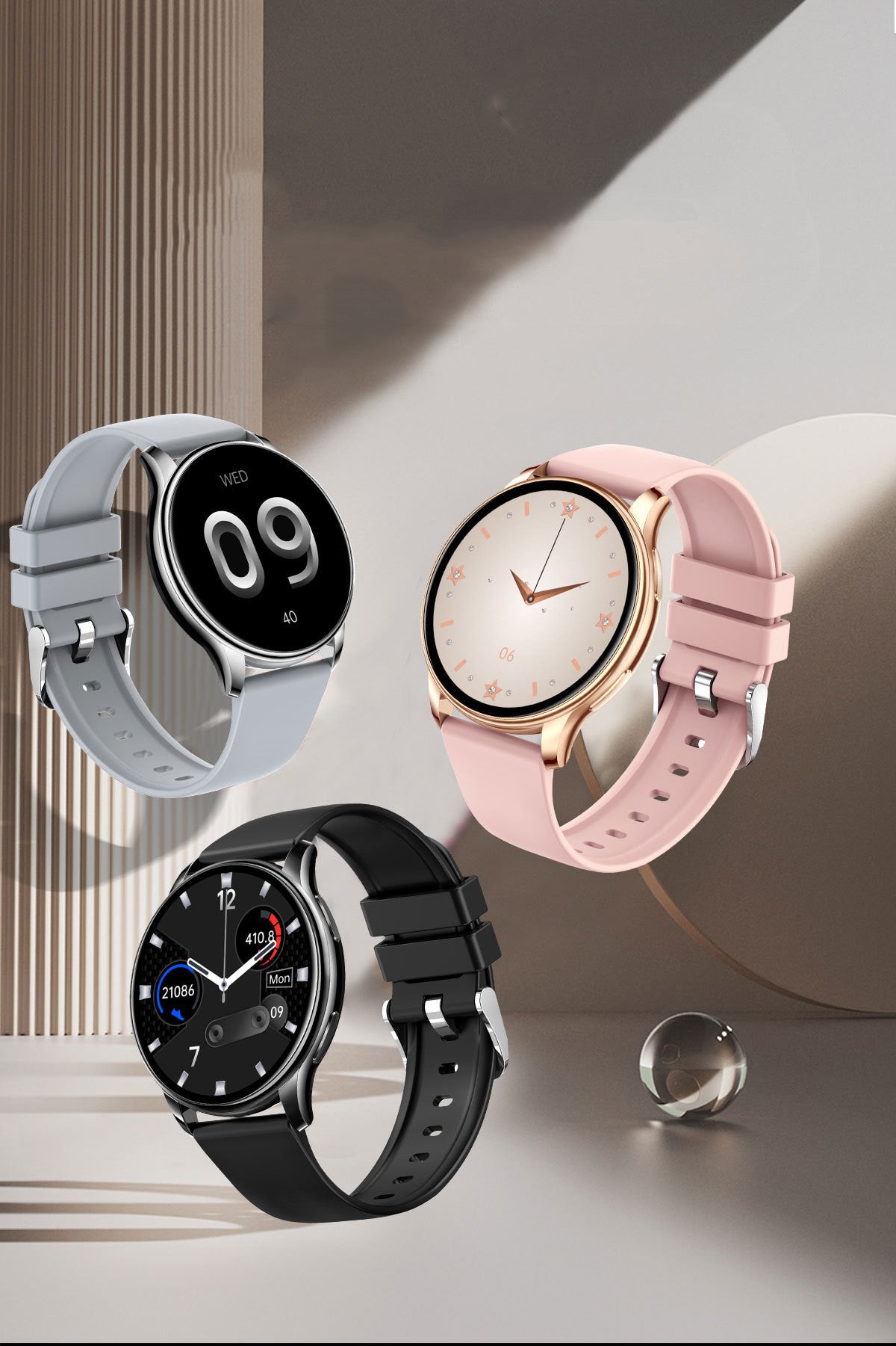 Tres relojes inteligentes en colores plata, rosa y negro, con correas de silicona, combinando diseño moderno y funcionalidad avanzada
