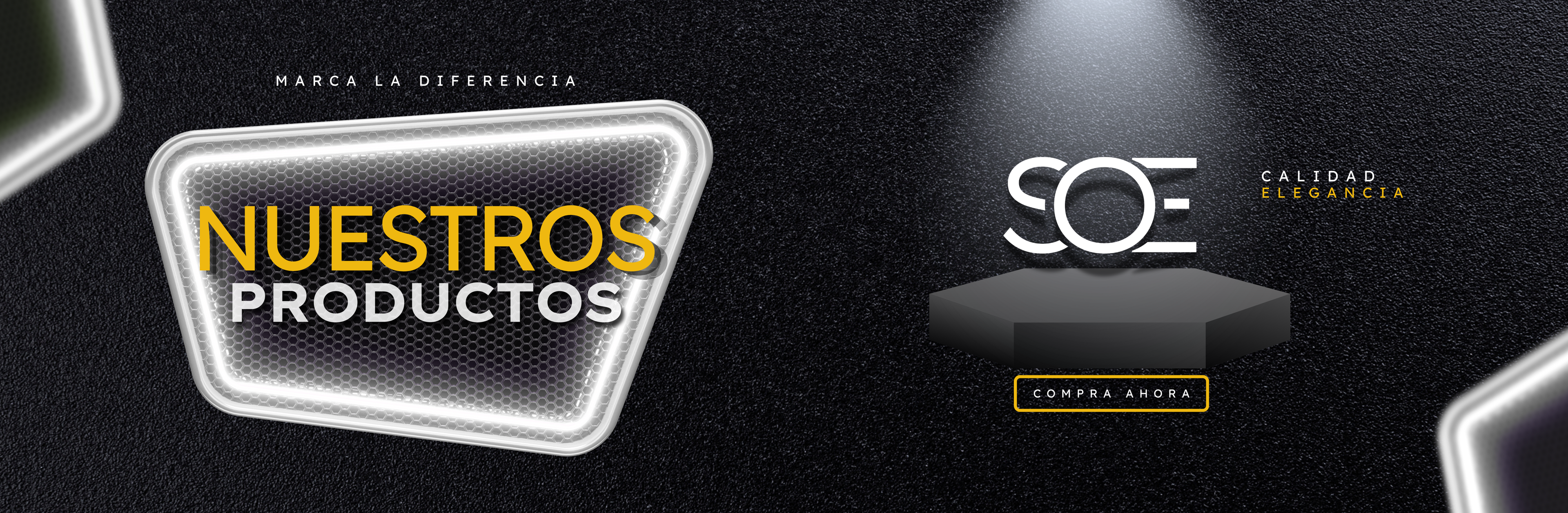Banner promocional de SOE Store destacando sus productos. En el lado izquierdo, un letrero con texto ‘Nuestros Productos’ en colores amarillo y blanco, rodeado de un marco luminoso. En el lado derecho, el logotipo de SOE Store iluminado con foco, acompañado del texto ‘Calidad y Elegancia’ y un botón de acción ‘Compra Ahora’.