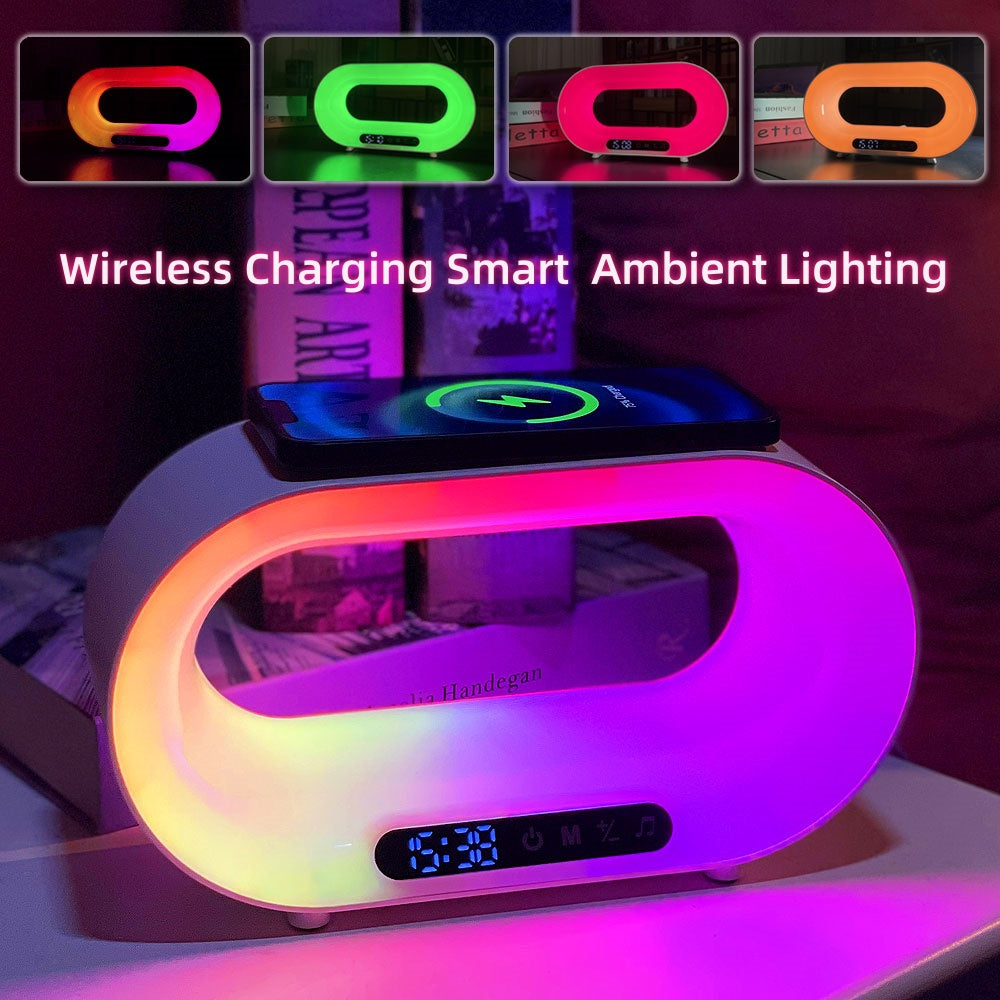 Lámpara LED inteligente 3 en 1 con luz RGB, cargador inalámbrico de hasta 15W, reloj despertador y control mediante app para escritorio o dormitorio.